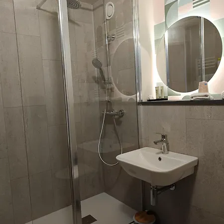Nell Hotel